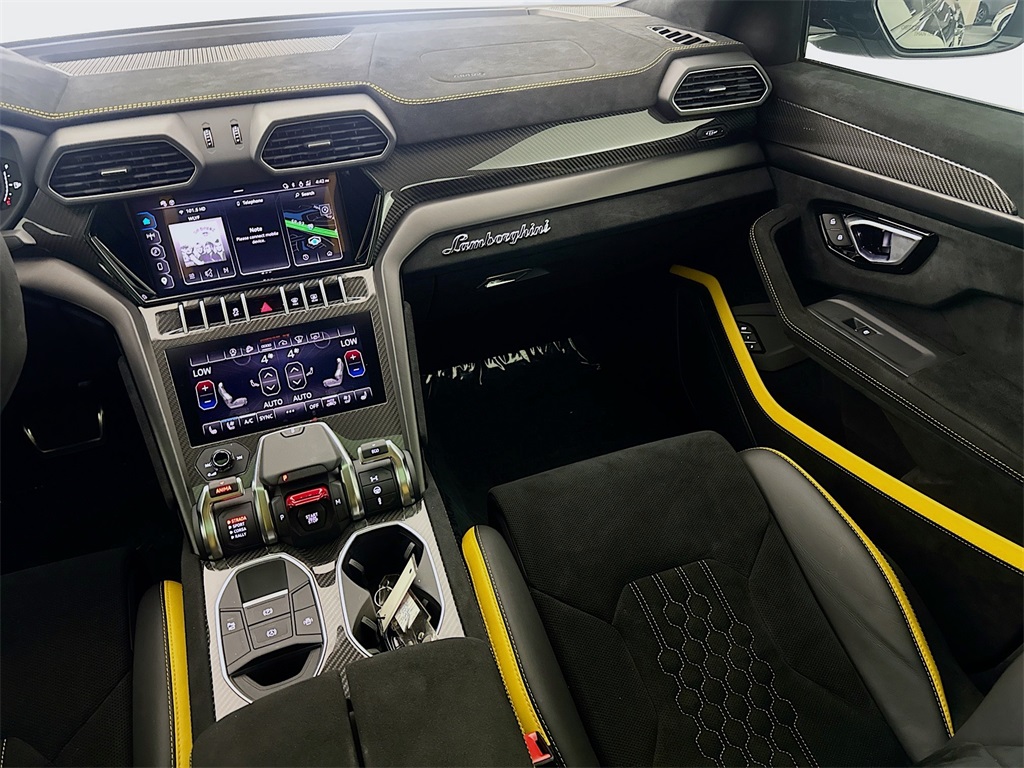 2024 Lamborghini Urus Performante photo 20