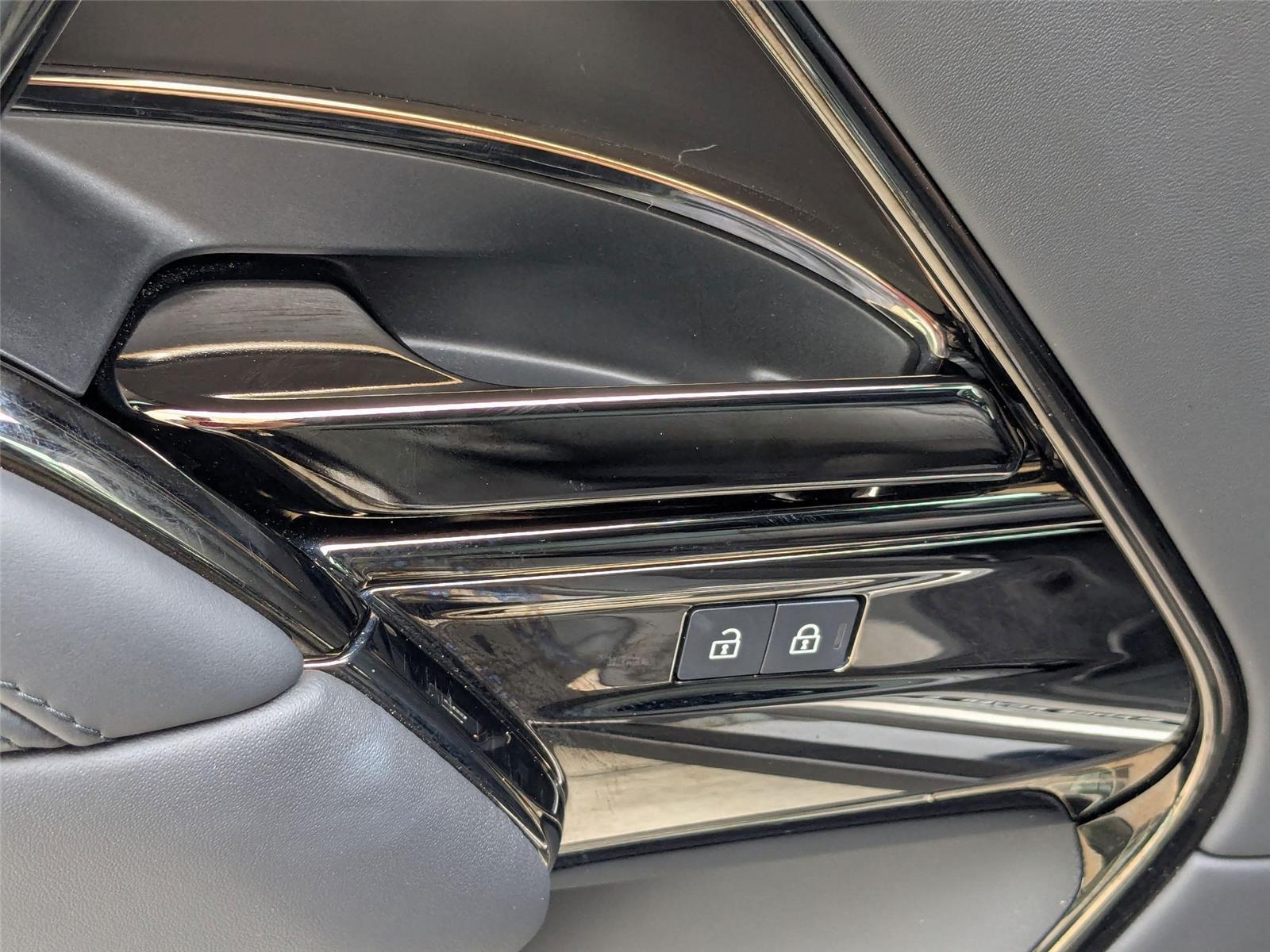 2024 Land Rover Range Rover SV photo 13