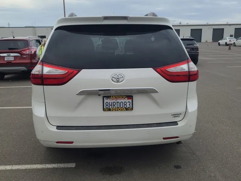 2019 Toyota Sienna Limited photo 2