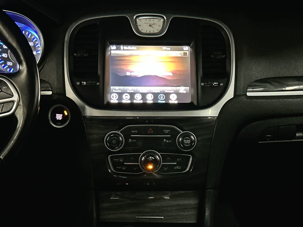 2022 Chrysler 300 Touring L photo 18