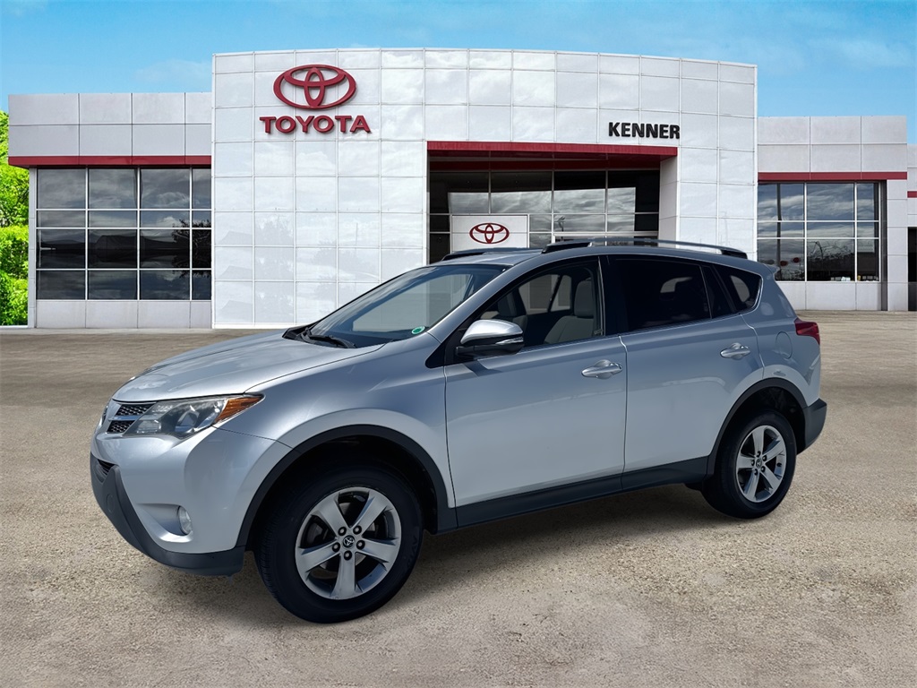 2015 Toyota RAV4 XLE photo 2