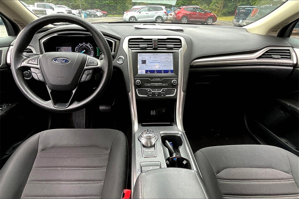 2020 Ford Fusion SE photo 21