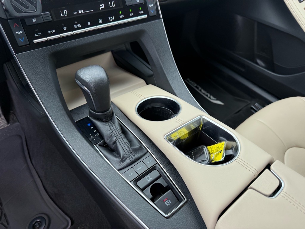 2019 Toyota Avalon XLE photo 19