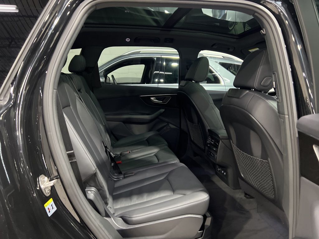 2025 Audi Q7 55 Premium photo 13