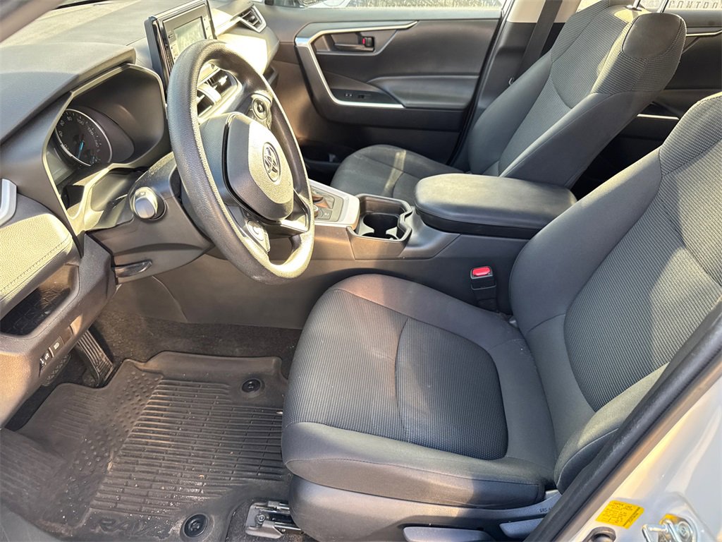 2021 Toyota RAV4 Hybrid LE photo 5