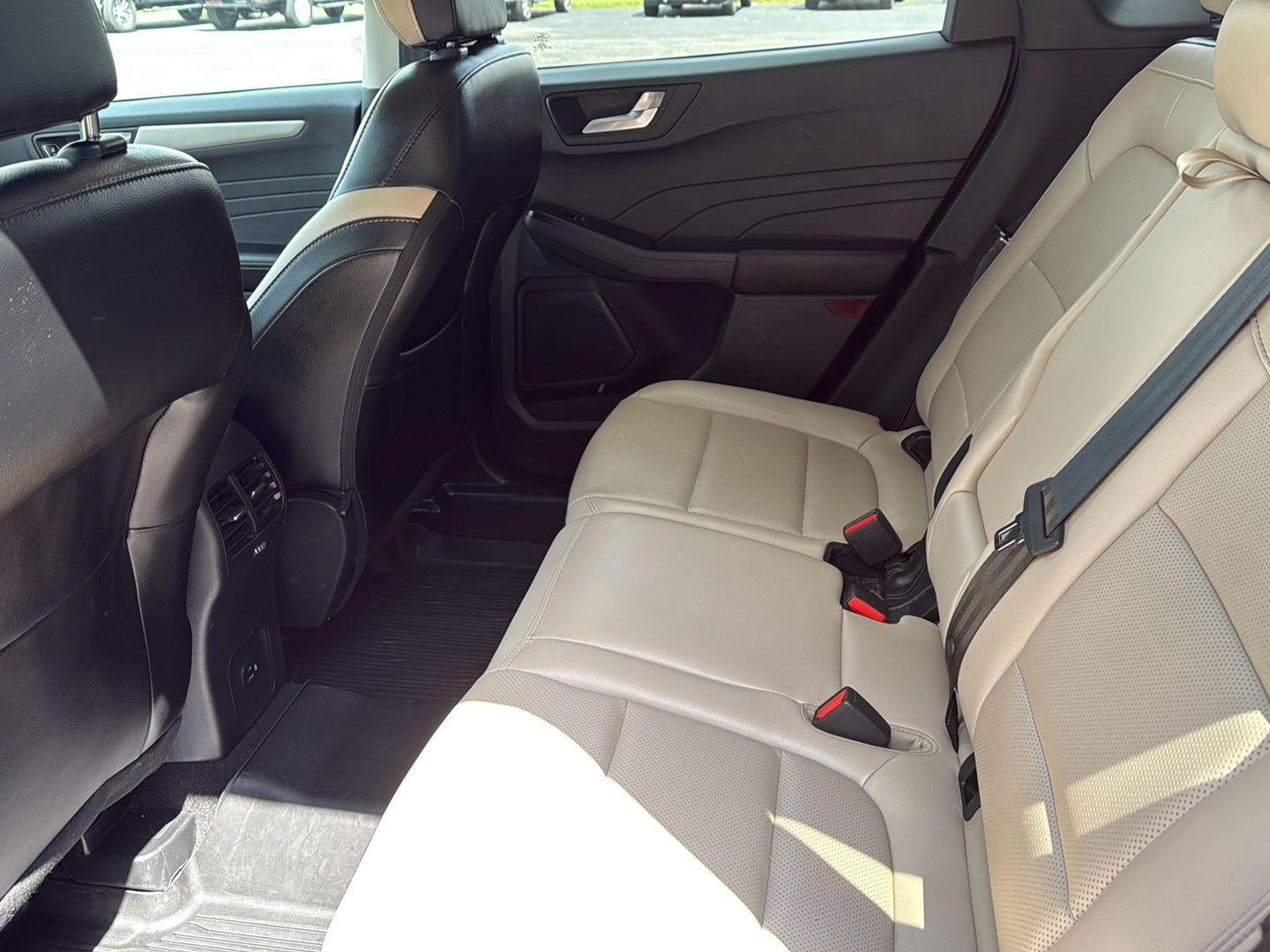 2022 Ford Escape SEL photo 6