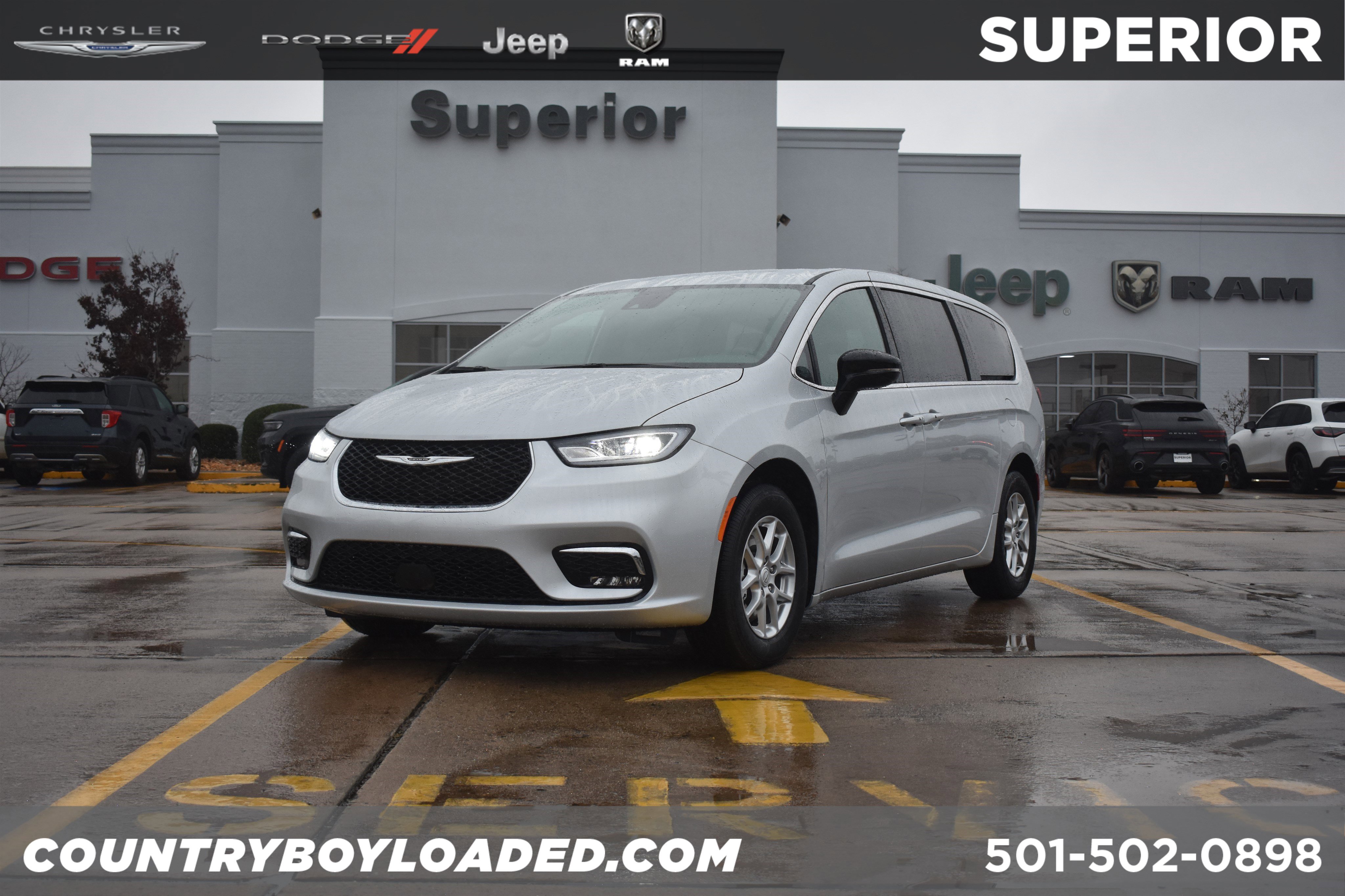 2026 Chrysler Pacifica Select's photo