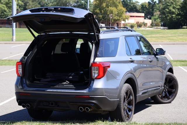 2022 Ford Explorer ST photo 4