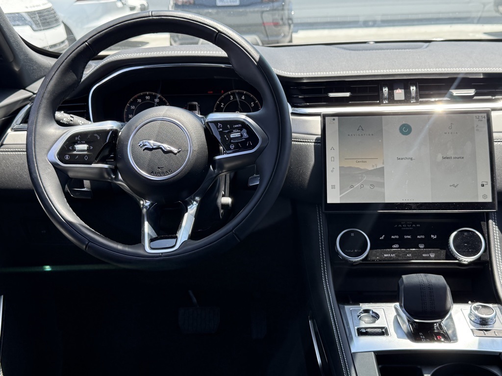 2025 Jaguar F-PACE P250 photo 23