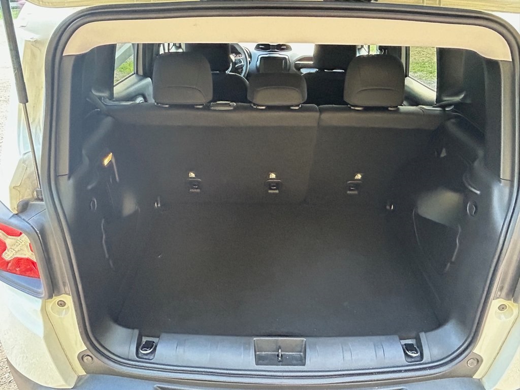 2021 Jeep Renegade Latitude photo 15