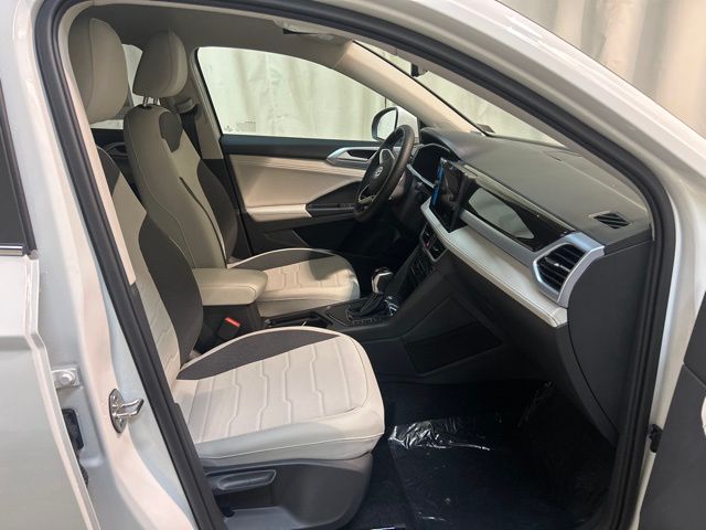 2025 Volkswagen Taos SE photo 31