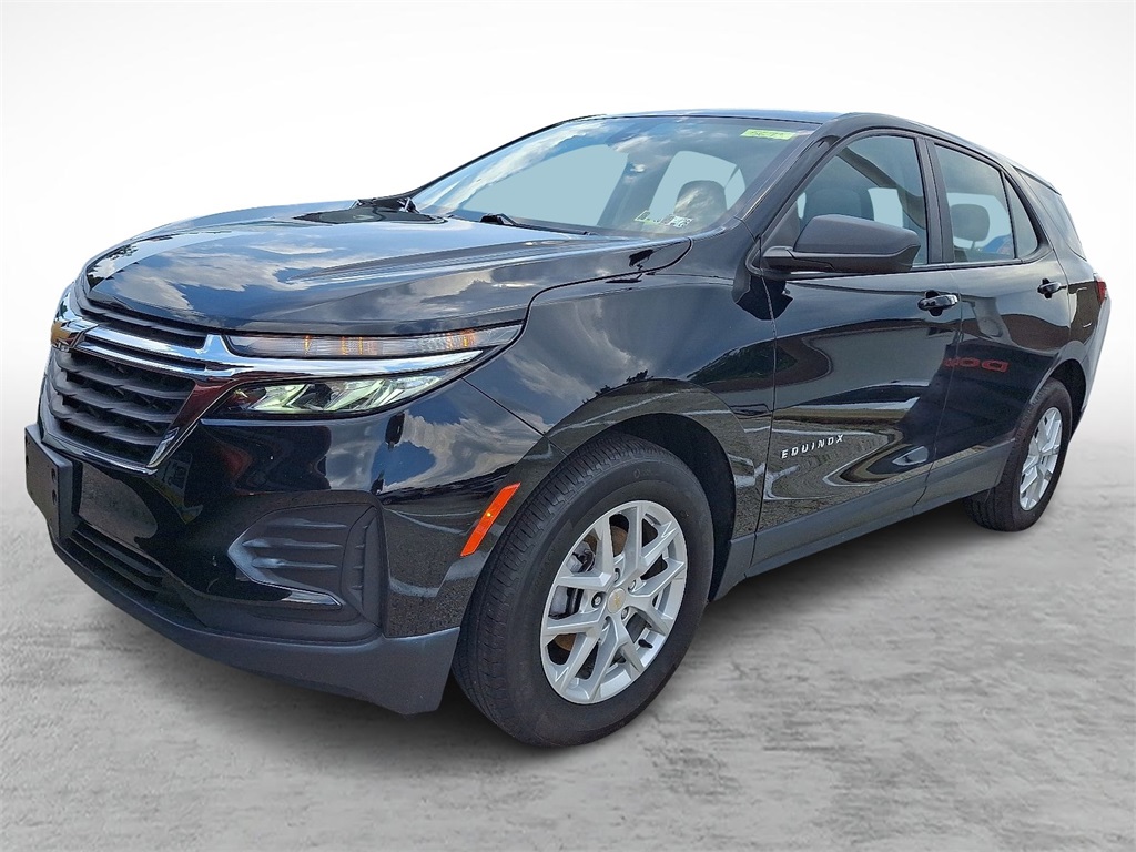 2023 Chevrolet Equinox LS photo 3