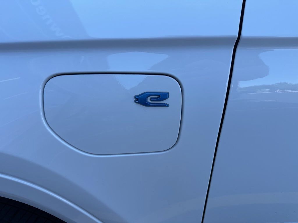 2025 Jeep Grand Cherokee 4xe Anniversary Edition photo 12
