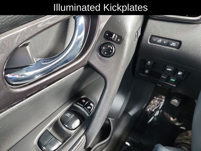 2018 Nissan Rogue SV photo 28