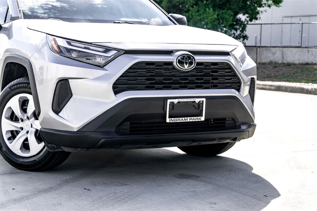 2024 Toyota RAV4 LE photo 3