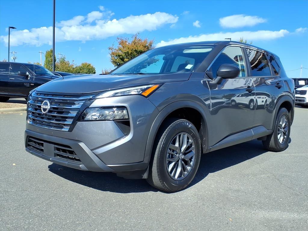 2024 Nissan Rogue S's photo