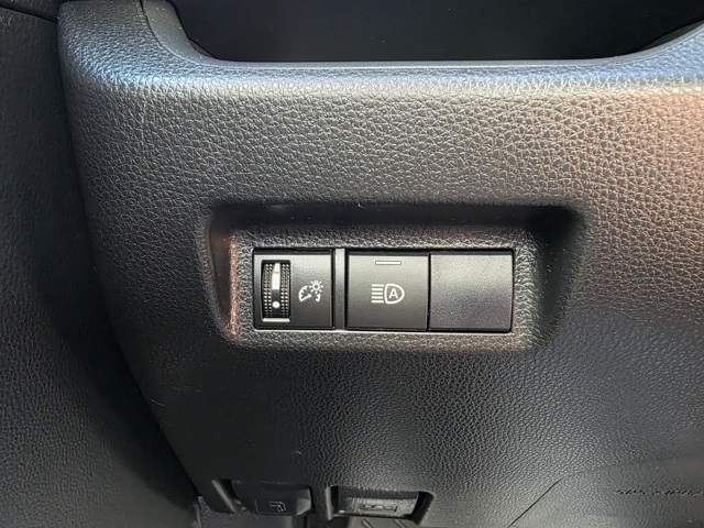 2019 Toyota RAV4 LE photo 17