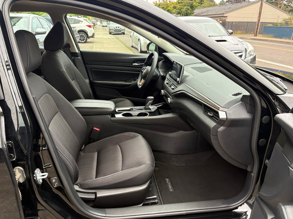 2024 Nissan Altima 2.5 SV photo 24