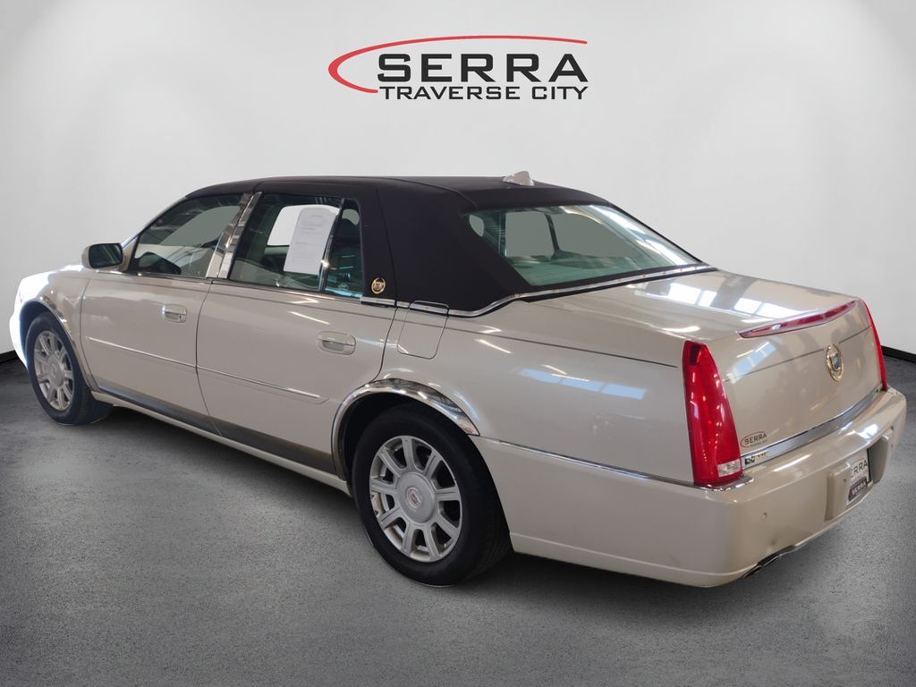 2011 Cadillac DTS Luxury photo 7