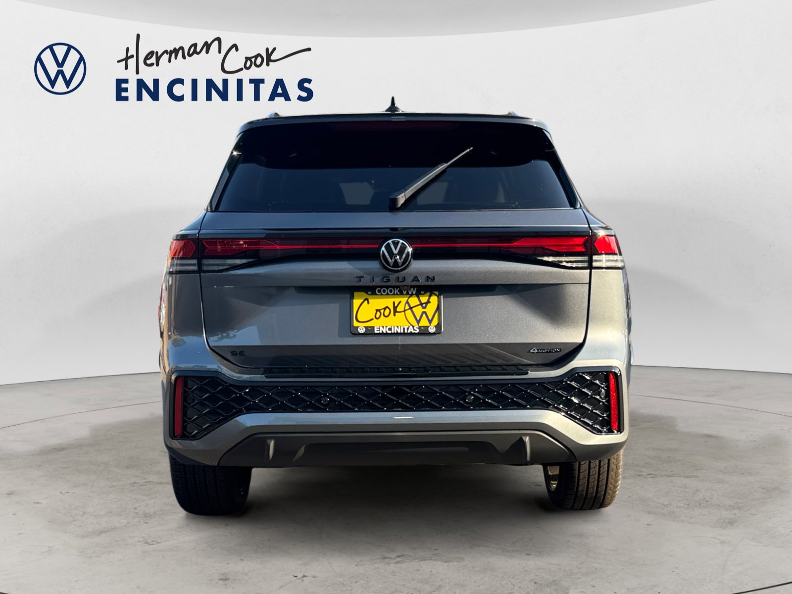 2025 Volkswagen Tiguan SE R-Line Black photo 4