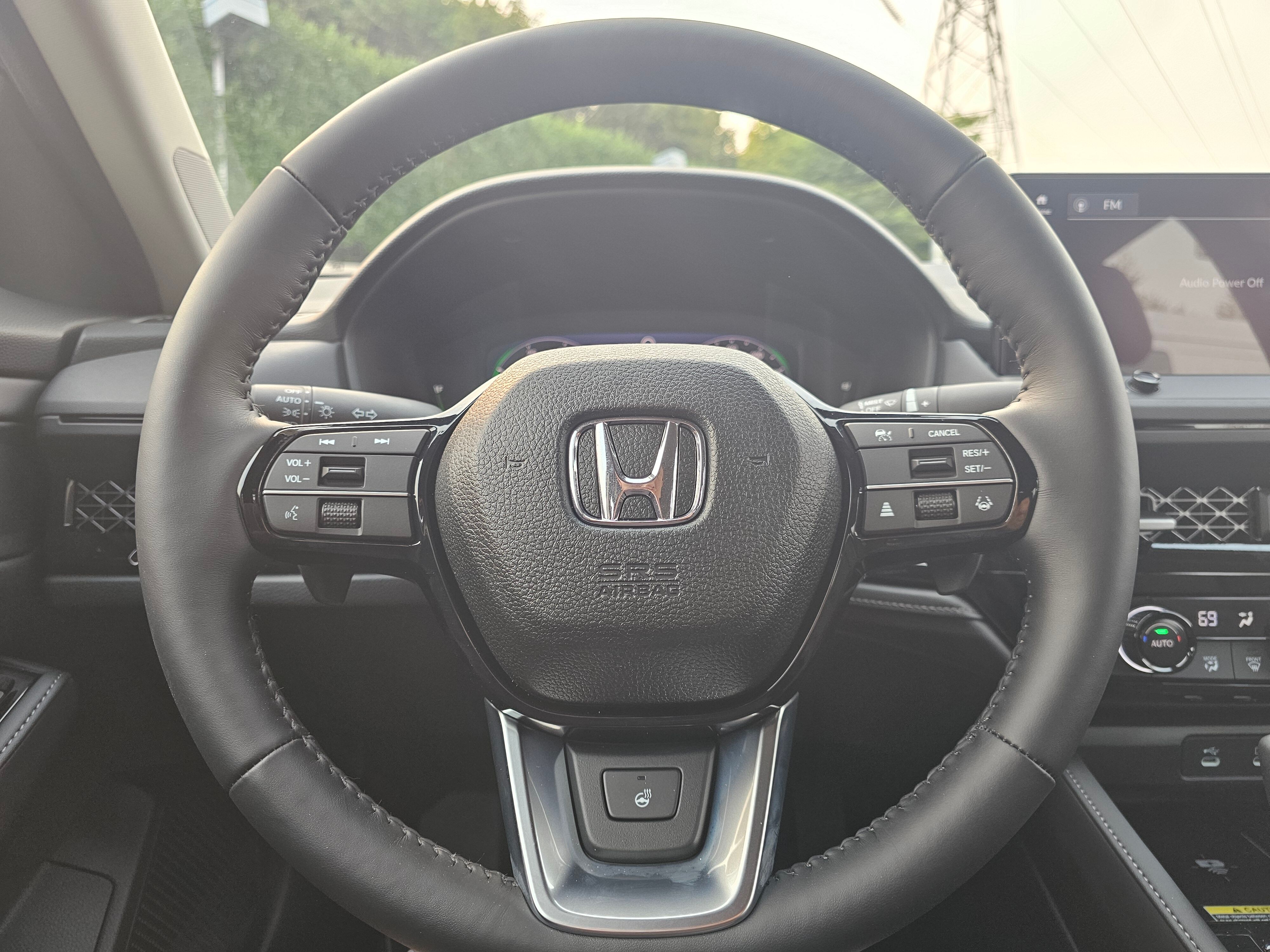 2025 Honda Accord Hybrid Touring photo 11