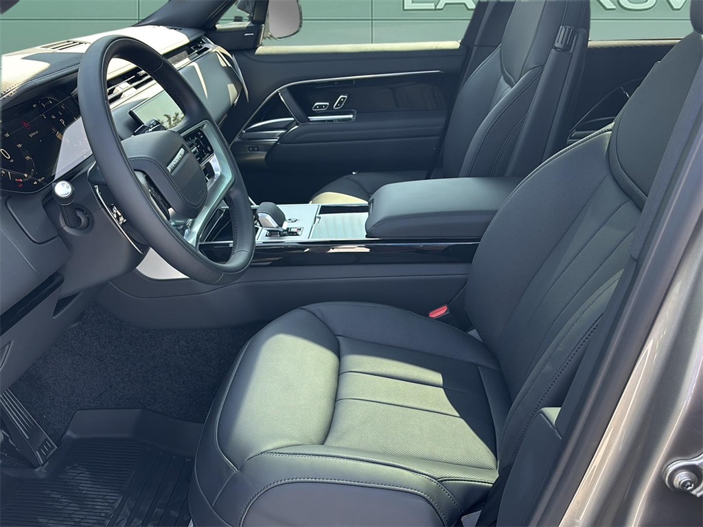 2025 Land Rover Range Rover SE photo 18