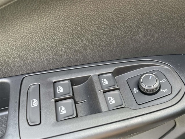 2025 Volkswagen Taos SE photo 21