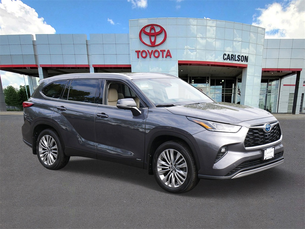 Used 2023 Toyota Highlander Platinum with VIN 5TDEBRCH3PS596136 for sale in Minneapolis, Minnesota