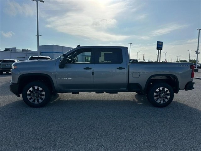2025 Chevrolet Silverado 2500HD Custom photo 2