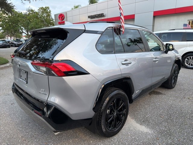 2024 Toyota RAV4 SE photo 4