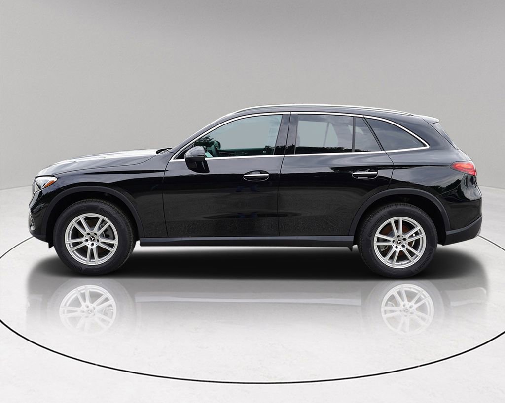 2025 Mercedes Benz GLC 300 photo 4