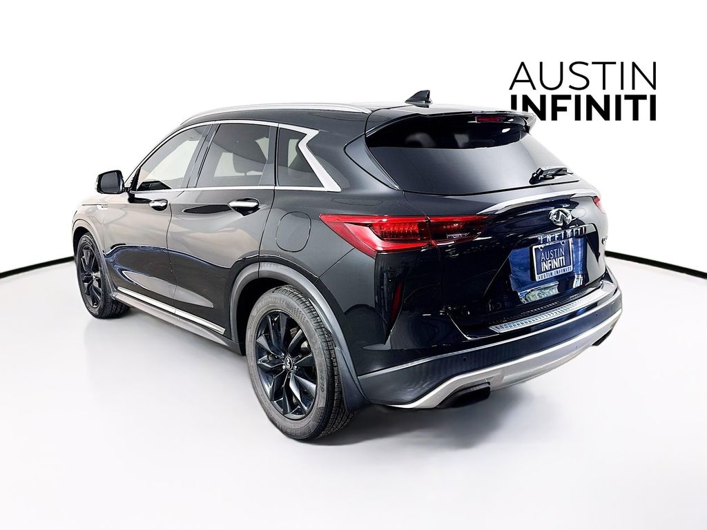 2019 Infiniti QX50 Essential photo 3