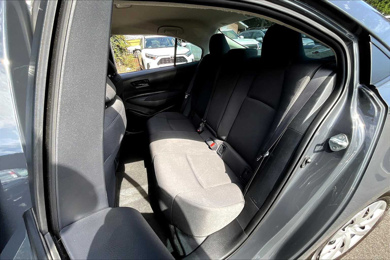 2023 Toyota Corolla LE photo 18