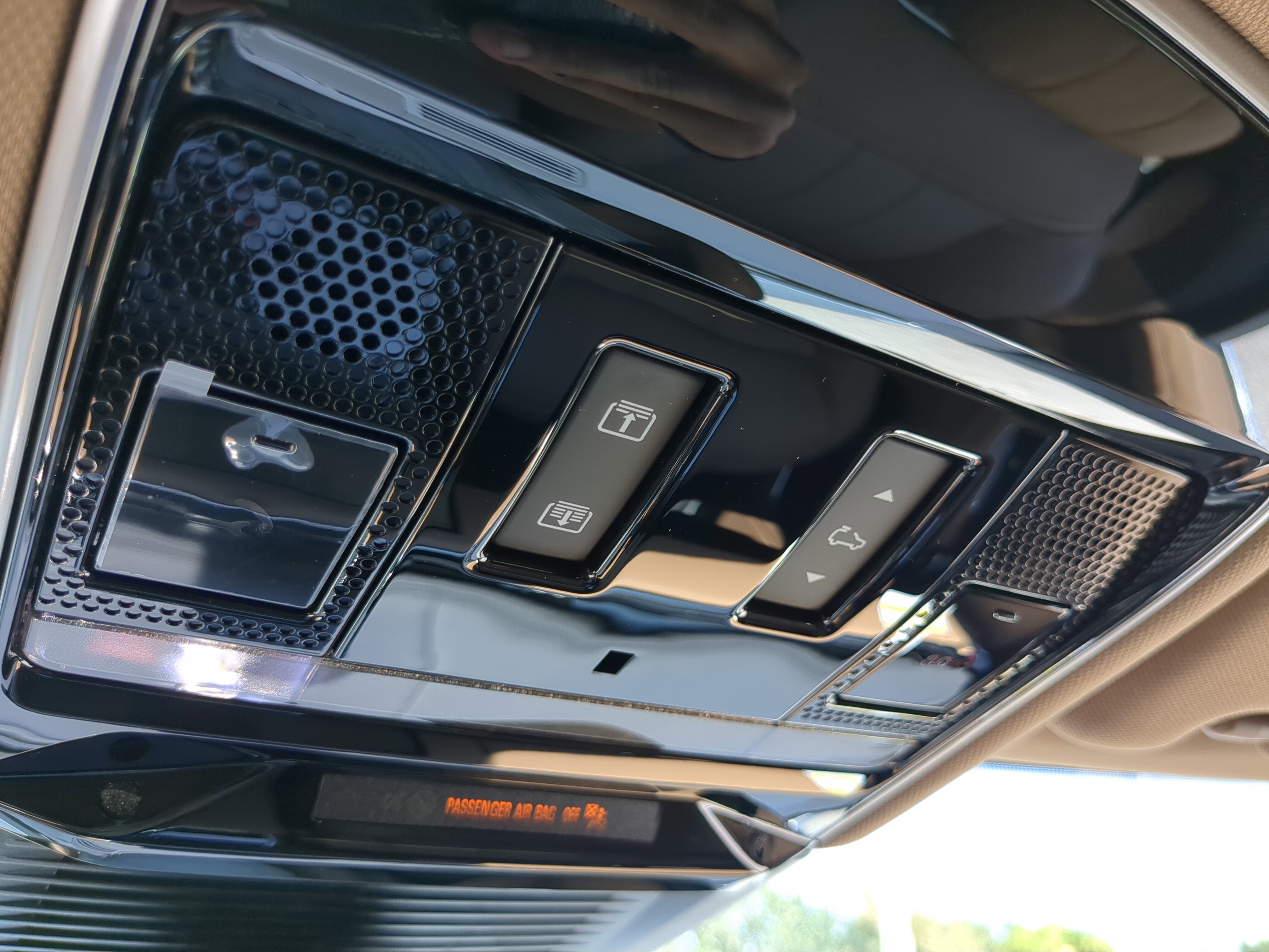 2025 Land Rover Range Rover SE photo 13