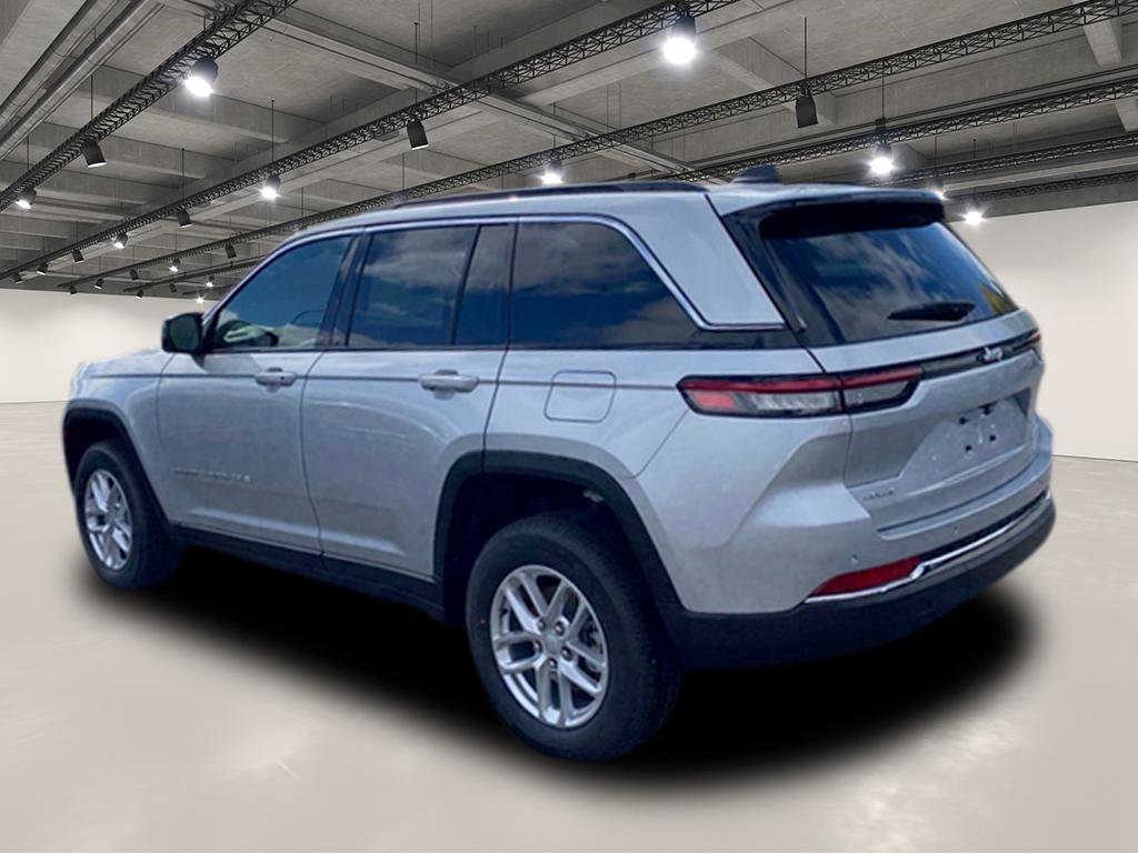 2025 Jeep Grand Cherokee Laredo X photo 3