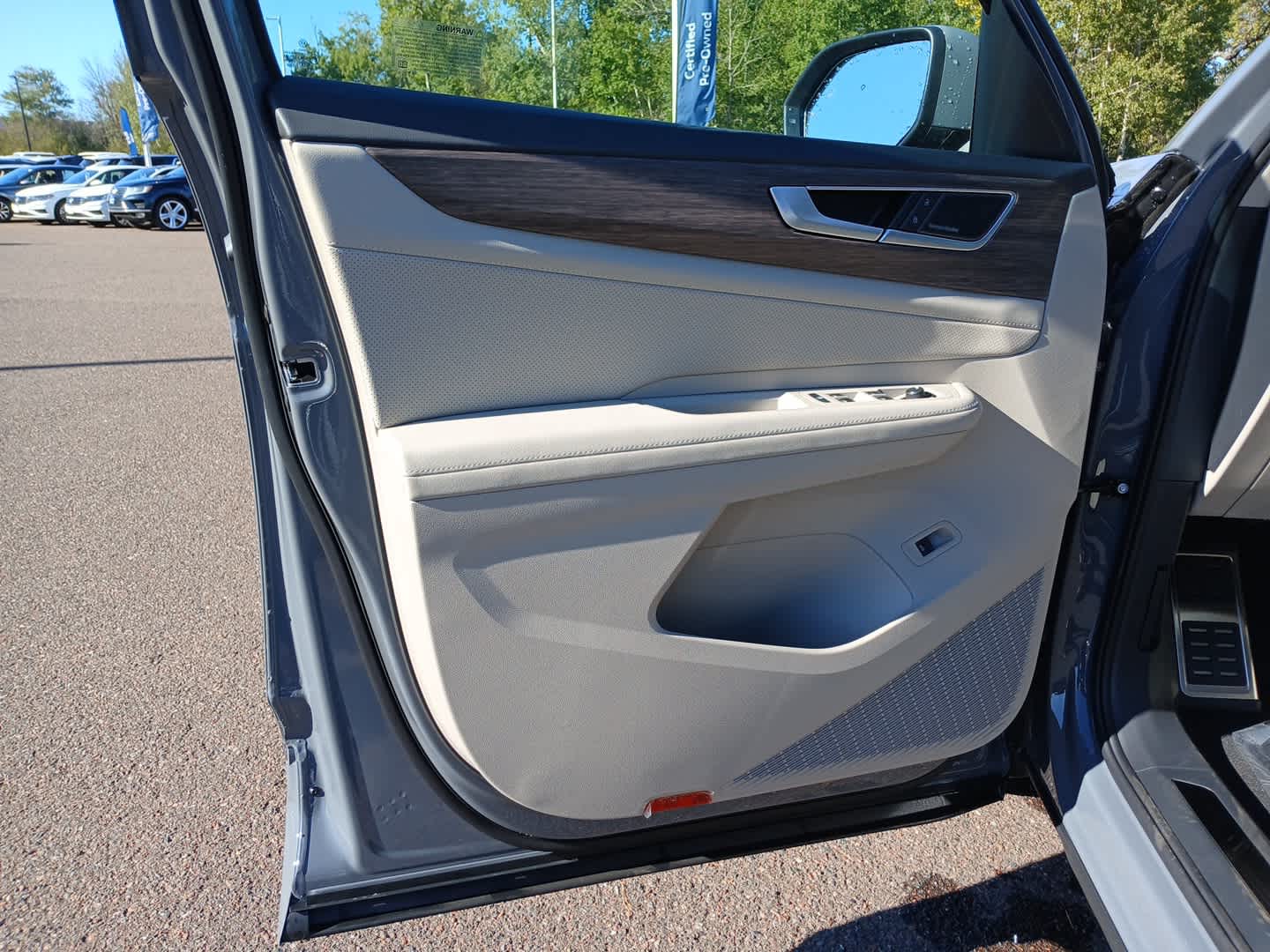 2026 Volkswagen Atlas SEL Premium R-Line photo 4