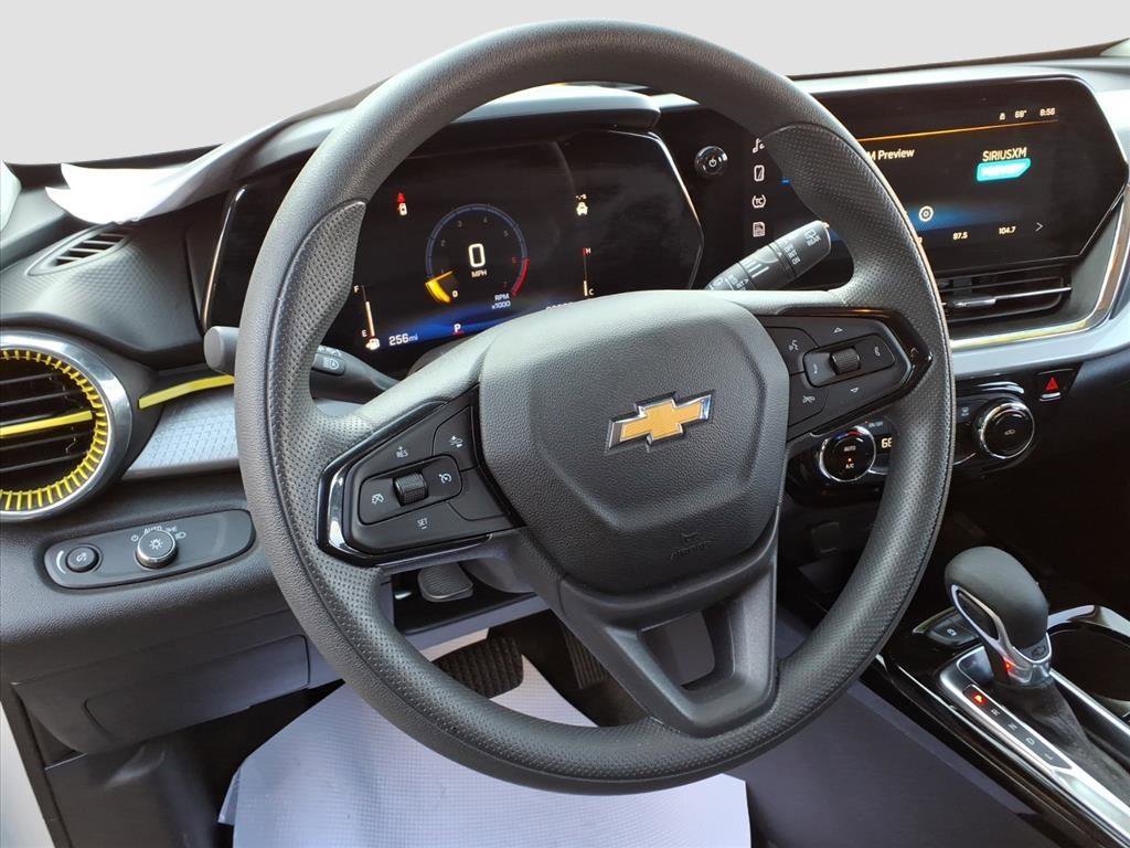 2025 Chevrolet Trax LT photo 11