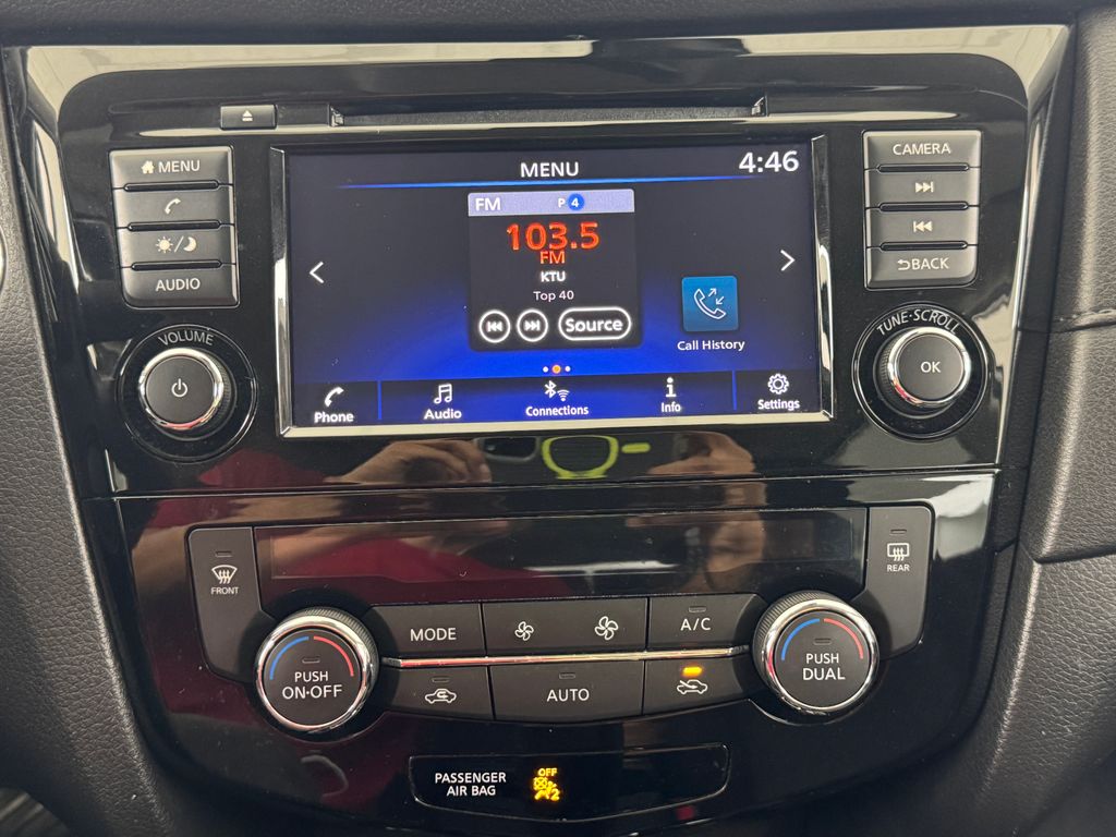 2020 Nissan Rogue SV photo 18