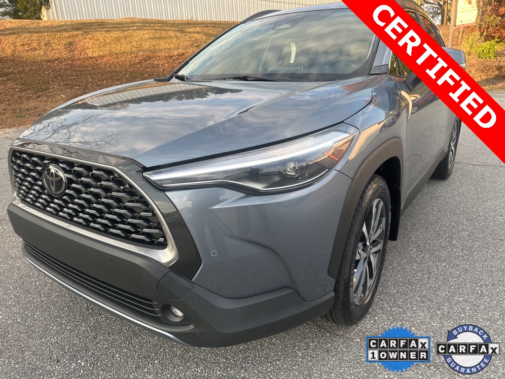 2023 Toyota Corolla Cross XLE photo 3