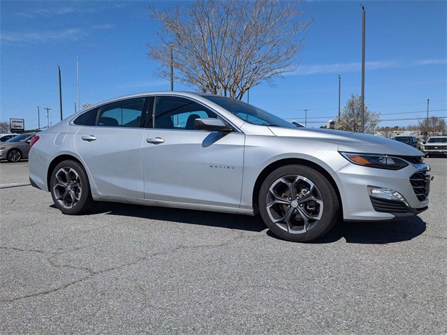 2022 Chevrolet Malibu 1LT photo 2