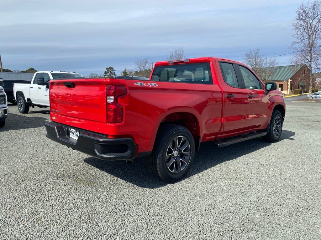 2024 Chevrolet Silverado 1500 photo 2