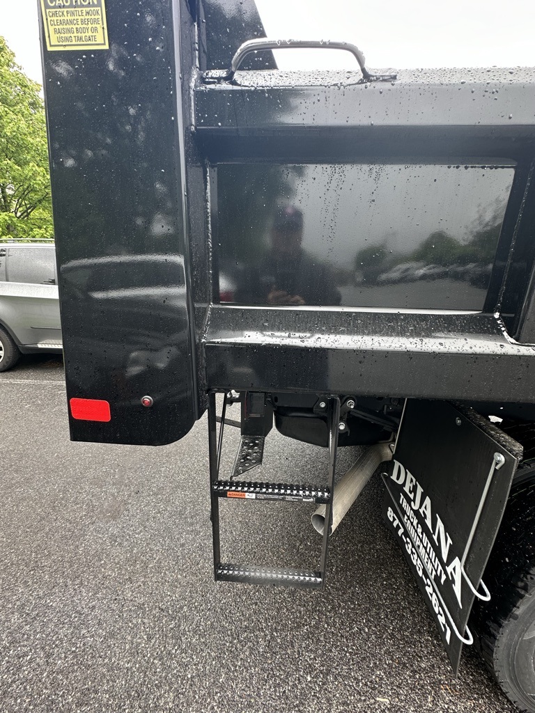 2024 Ford F-600 photo 3