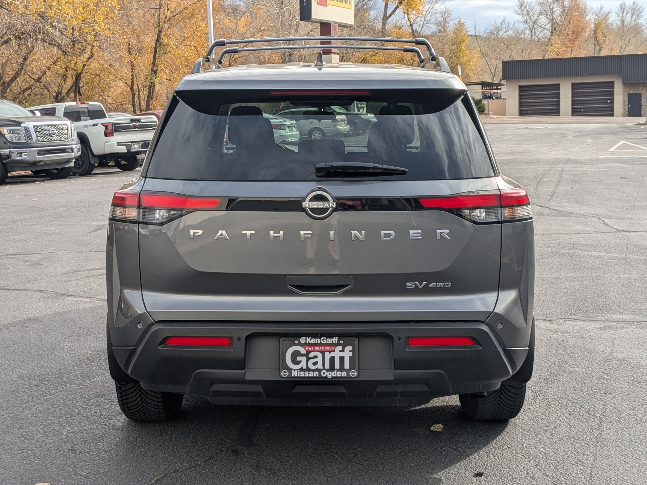 2023 Nissan Pathfinder SV photo 4