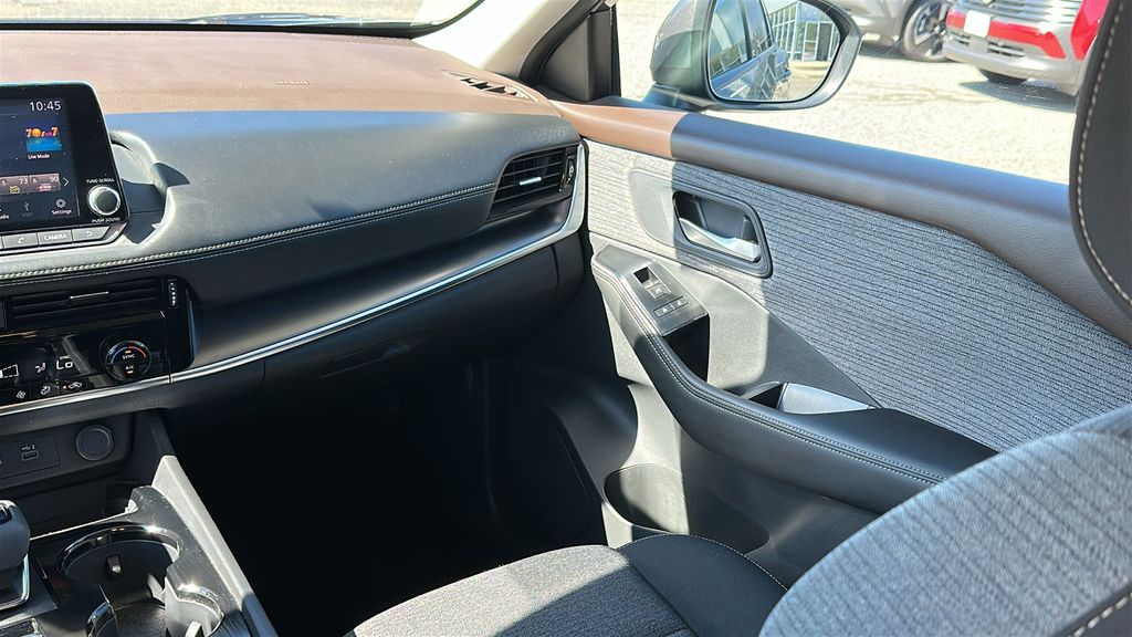 2021 Nissan Rogue SV photo 24