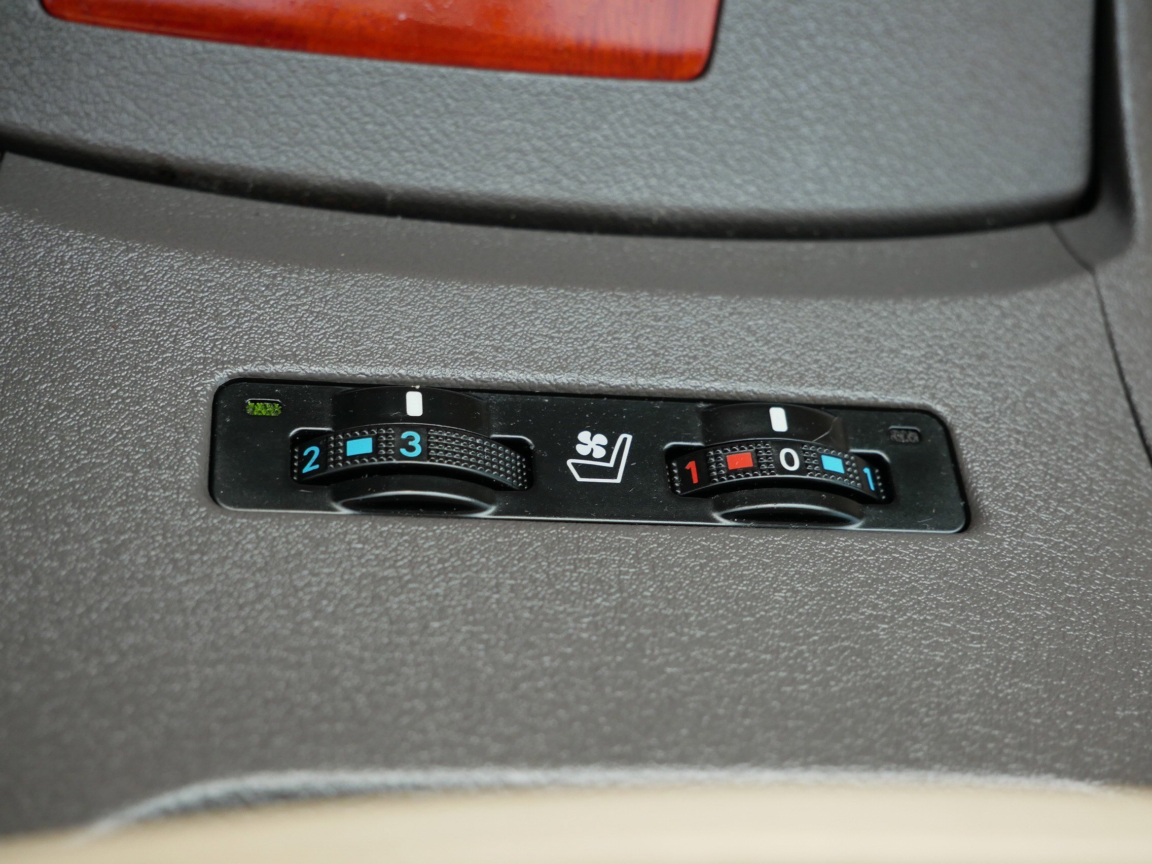2010 Lexus ES 350 photo 28