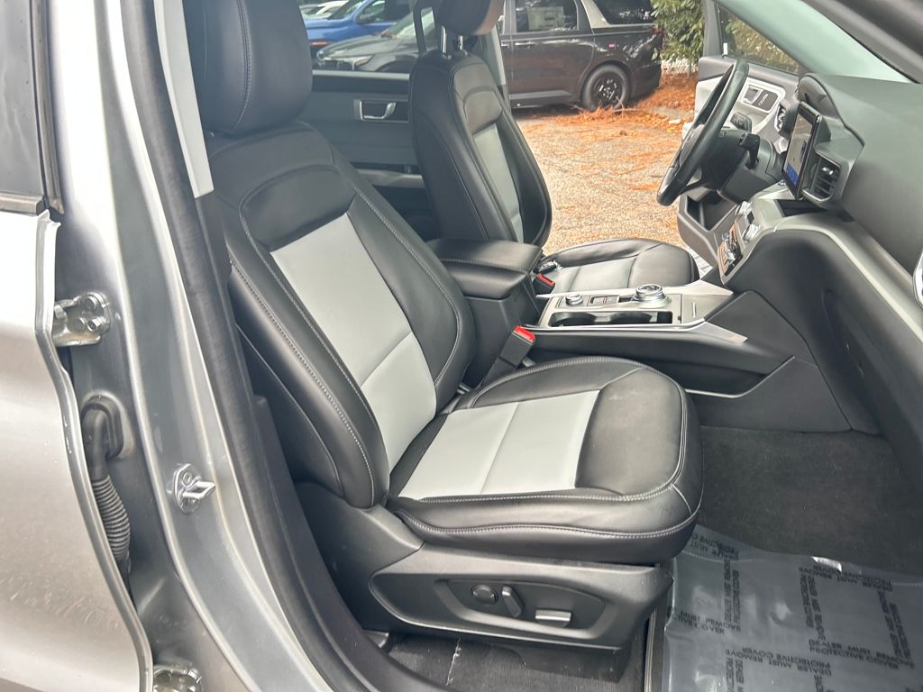 2022 Ford Explorer XLT photo 26