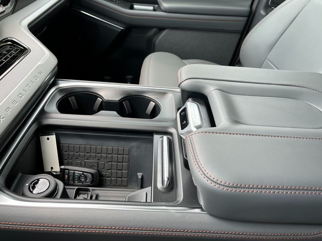 2025 Ford Expedition MAX photo 38