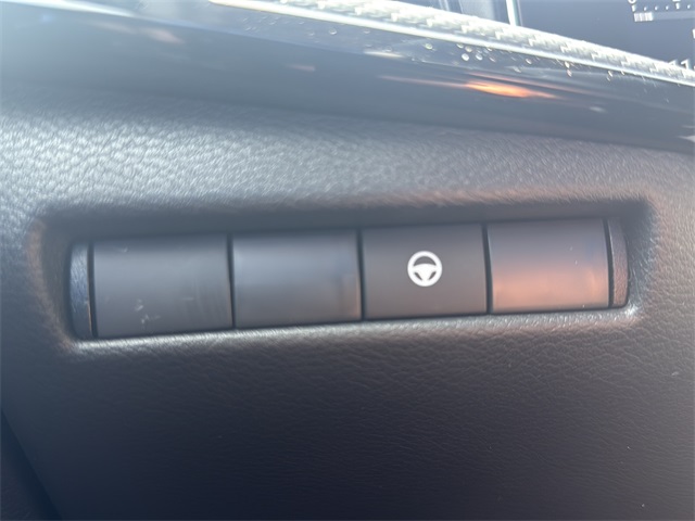 2026 Nissan Kicks SR photo 31