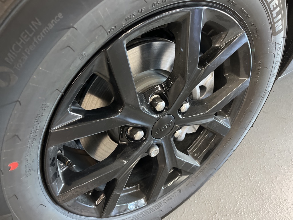 2025 Jeep Grand Cherokee Altitude photo 2