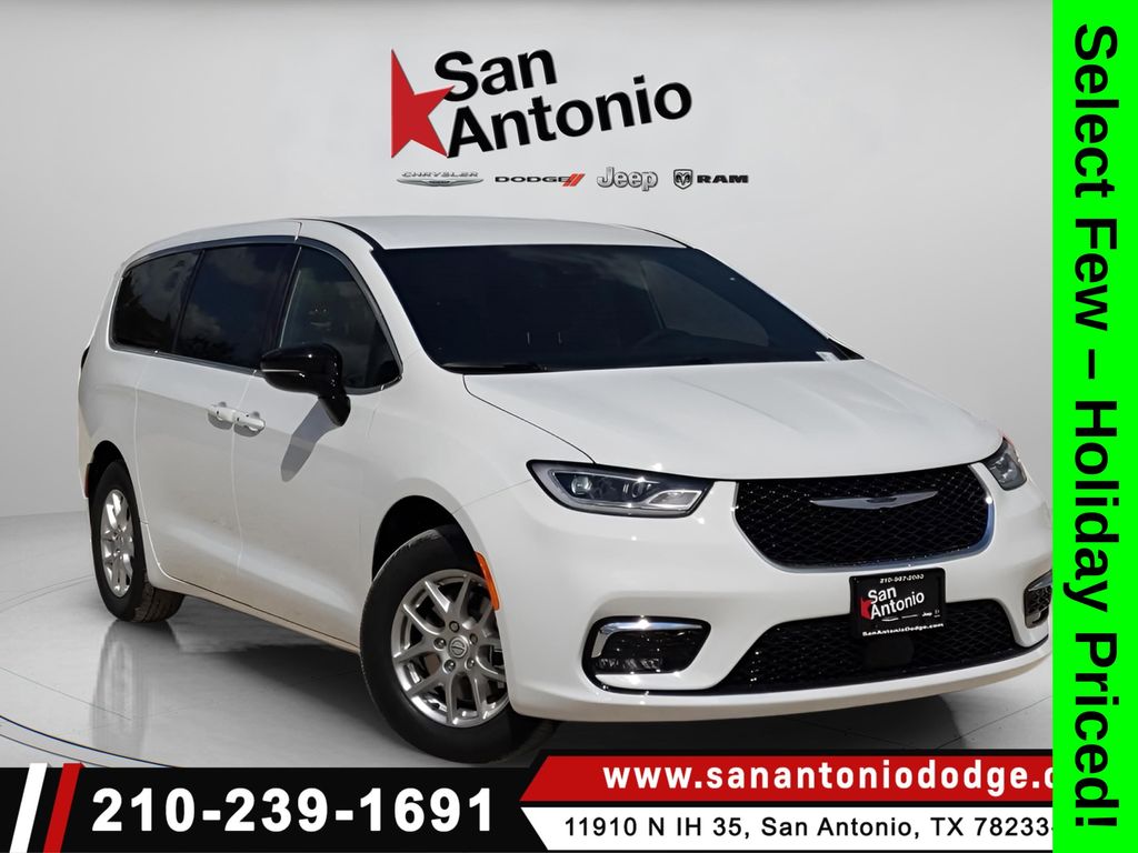 2026 Chrysler Pacifica Select's photo